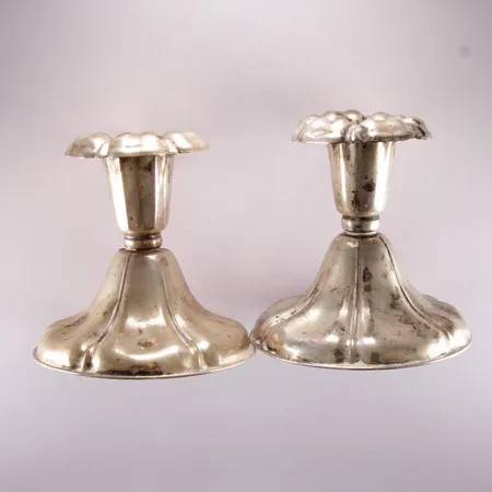 Kynttiläjalat, käytön jälkiä, korkeus 74mm, 830br, 95,4g