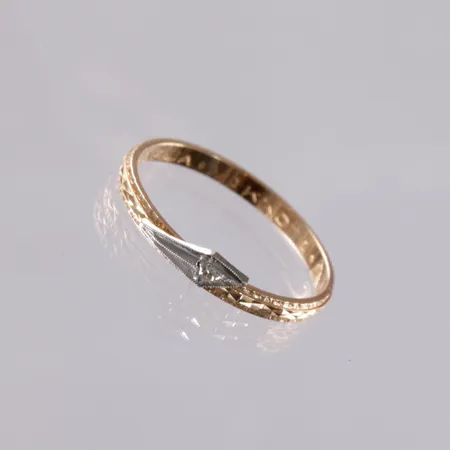 Timanttisormus 1x0.01ct, kaiverrettu, koko 17½, 585br, paino 1,3g