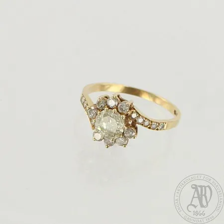 Timanttisormus 1xn.0.80ct 8xn.0.04ct ja 10xn.0.005ct, koko 18½, 585, paino 2,7g