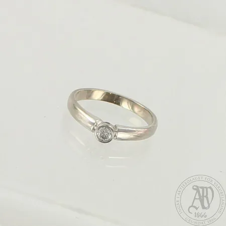 Timanttisormus 1xn.0.10ct, aitoustodistus, koko 16½, 750 valkokulta, paino 2,8g