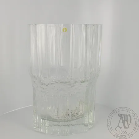 Kirkas maljakko, Iittala, korkeus 200mm, ylälaidassa pieni lohkeama.  Lähetetään postipakettina.