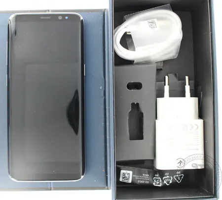 Puhelin, Samsung Galaxy S8 64Gb, laatikko laturi ja kuulokkeet, takuu voimassa 3/2020