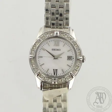Teräsrannekello päivyrillä, Seiko 7N82-0HD0, quartz, Ø 26mm, rannekkeen pituus 175mm, kunto hyvä, paristo loppunut
