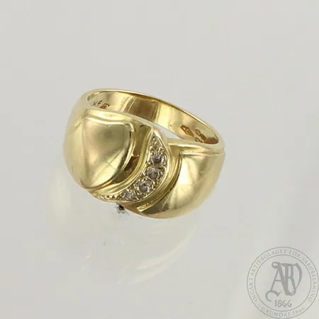 Timanttisormus 3xn.0.04ct ja 1xn.0.03ct, koko 18½, 585, paino 8,6g