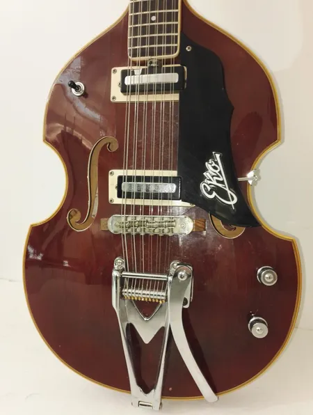Sähkökitara Eko, 12-kielinen, mod: 395/XII, käytön jälkiä, made in Italy, kova laukku.