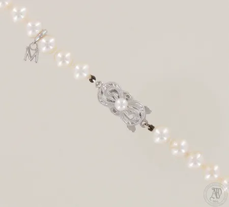 Mikimoto helminauha, helmen Ø 6-6,5mm, helminauhan pituus 46cm, aitoustodistus, laatikko, lukko 750 valkokulta Paino: 0 g