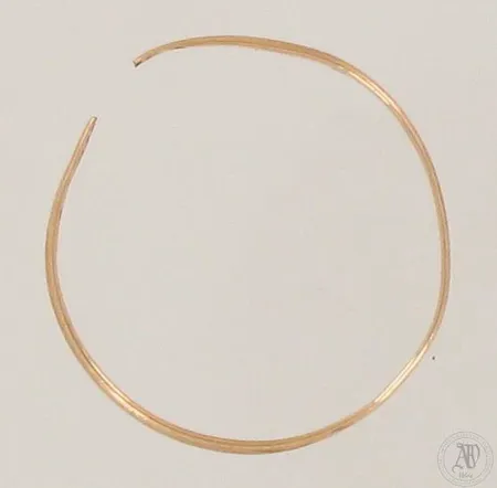 Viallinen sormus, 750, paino 0,7g 