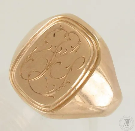 Kantasormus, kaiverrettu, koko 20½, 585, paino 3,8g 