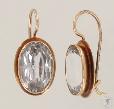 Kivikorvakorut, kivissä pientä kulumaa, korkeus 20mm, 585br, paino 3,0g 
