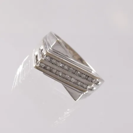 Timanttisormus 24xn0.01ct, koko 19½, 585br valkokultaa, paino 7,7g