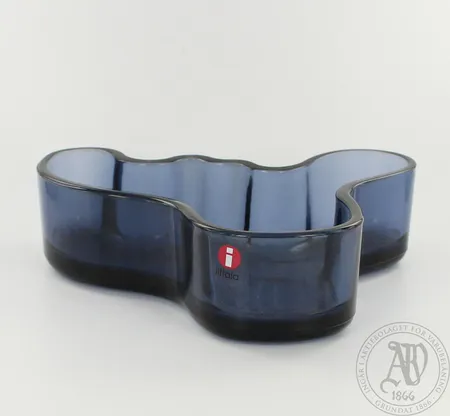 Aalto-maljakko Iittala, design Alvar Aalto, mitat 35x100x140mm, tummansininen Lähetetään postipakettina.