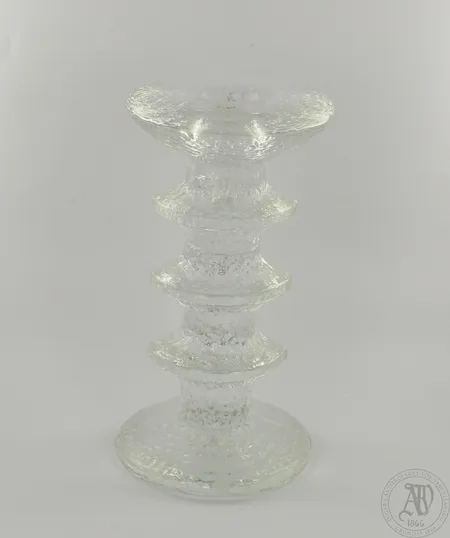 Kynttilänjalka Iittala, Festivo, design Timo Sarpaneva, korkeus 150mm. Lähetetään postipakettina.