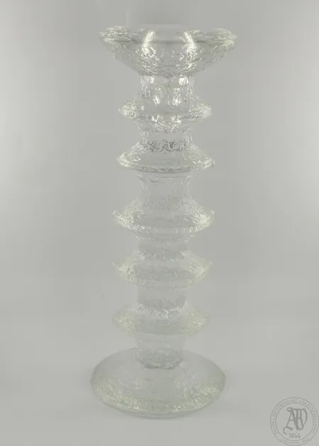 Kynttilänjalka Iittala, Festivo, design Timo Sarpaneva, korkeus 210mm. Lähetetään postipakettina.