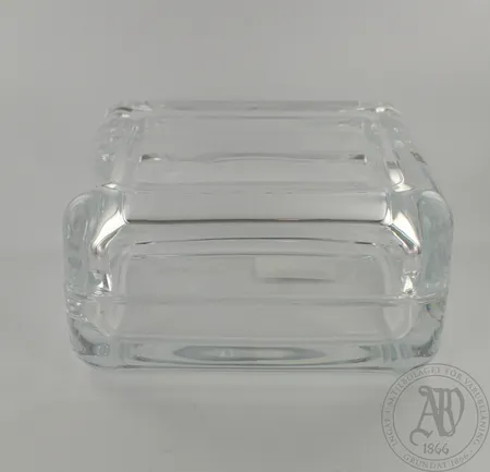 Lasirasia Iittala Vitriini, design Anu Penttinen, koko 108x108 mm, pakkauksessa ja uuden veroinen. Lähetetään postipakettina.