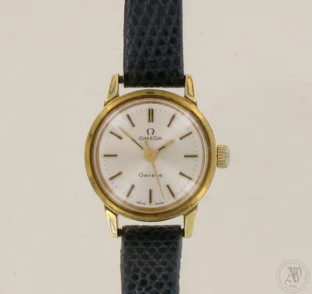 Teräsrannekello Omega Geneve,käytön jälkiä, ohut kaiverrus takakannessa, mekaaninen, taulun Ø 22mm, hihnan pituus 170mm 