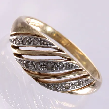 Timanttisormus 6xn.0.005ct, koko 16½, 585 kelta- ja valkokultaa, paino 2,6g