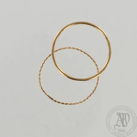Kaksi sormusta, koko 17¾, 585, paino 0,9g