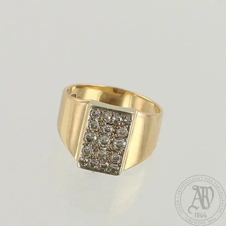 Timanttisormus 3xn.0.05ct 6xn.0.03ct ja 8xn.0.02ct, koko 15½, 585, paino 4,1g
