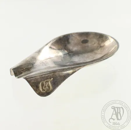 Tuhkakuppi, design Tapio Wirkkala, Kultakeskus, kaiverrettu, pituus 90mm, 916, paino 21,3g 