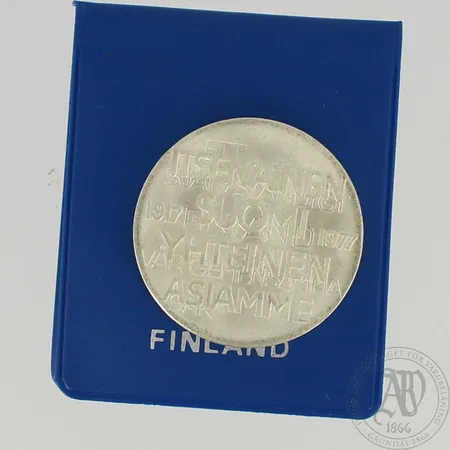 Juhlaraha, Itsenäinen Suomi 60 vuotta, nimellisarvo 10 mk, 1917-1977, 500, paino 21,6g 