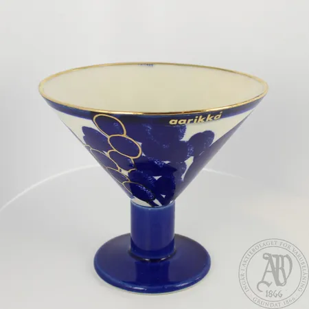 Pikari Aarikka, Zeebra, Design Jaana Turunen, korkeus 11cm , halkaisija 12cm. Lähetetään postipakettina.