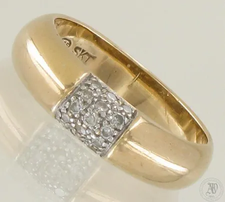 Timanttisormus 15xn.0.01ct, yksi kivi viallinen, koko 17¾, 585, paino 4,2g
