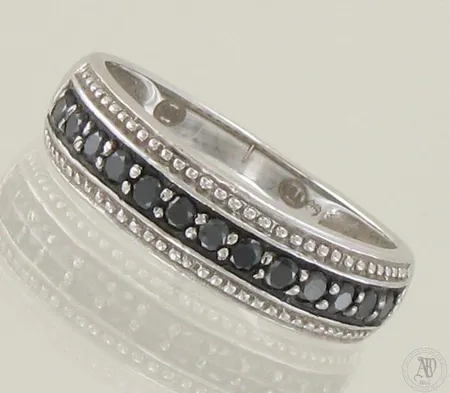 Timanttisormus 13xn.0.02ct (musta), koko 16¼, 585 valkokulta, paino 2,4g