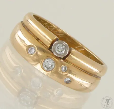 Timanttisormus 1xn.0.07ct 1xn.0.04ct 3xn.0.01-0.02ct, kaiverrettu, koko 17¾, 750, paino 7,4g