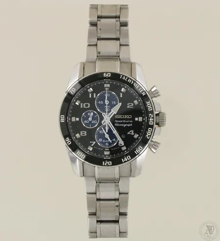 Teräsrannekello Seiko Sportura Chronograph, mallinumero 7T62-0K0V, taulun Ø 42mm, rannekkeen pituus 200mm