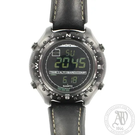 Rannetietokone Suunto X-Lander Military,  sisältää korkeusmittari-, ilmanpainemittari-, kompassi- ja rannekellotoiminnot, Ø 51mm, manuaali, nahkaranneke, muoviranneke, ohjeet ja ostokuitti