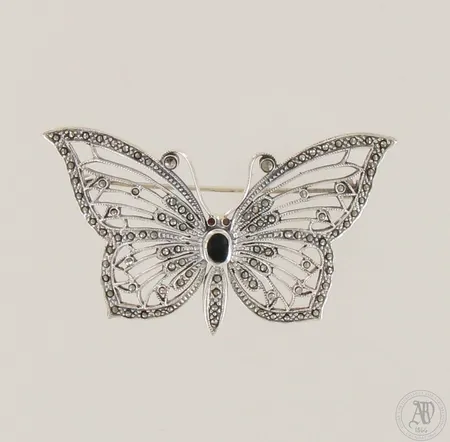 Kivirintakoru, mitat 35x67mm, 925br, paino 13,9g