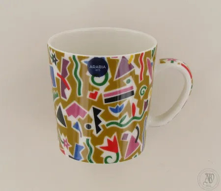 Muki Arabia, Bepop, design vuodelta 1992 Heikki Orvola, Suomen itsenäisyyden 100-vuotisjuhlavuoden pohjaleimalla, laatikko 