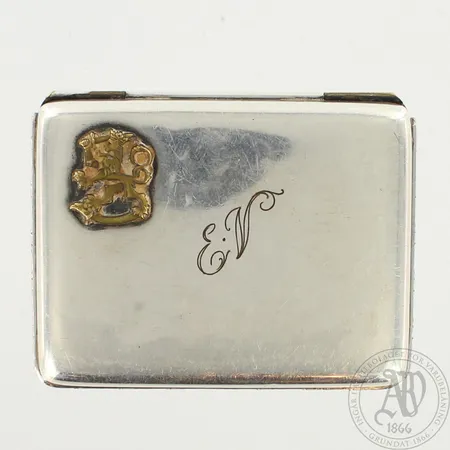 Hopearasia leijonavaakunalla, kaiverrettu, koko 52x67mm, metallia