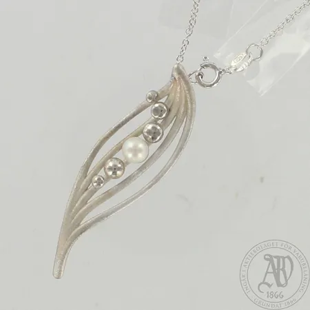 Kaulakoru, Kielo design Assi Aarnimaa, uuden veroinen, ketjun pituus 220mm, riipuksen korkeus 50mm, 925br, paino 7,3g