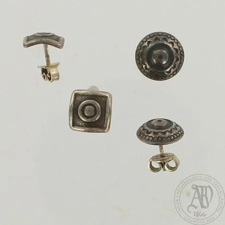 Kahdet korvanapit, koko 9x9mm ja Ø 11mm, 916, paino 4,8g