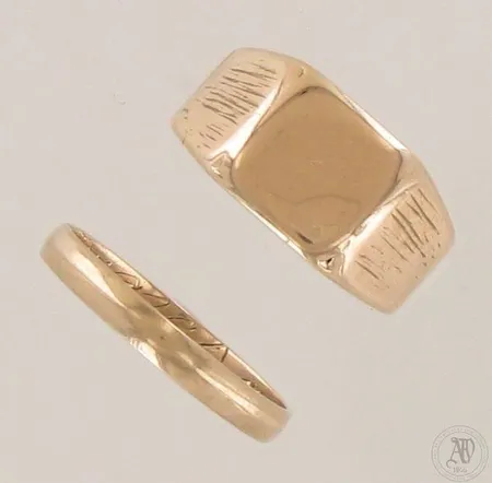 Kaksi viallista sormusta, 585, paino 4,9g