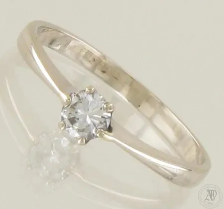 Timanttisormus 1xn.0.22ct, koko 17½, 585 valkokulta, paino 1,6g 