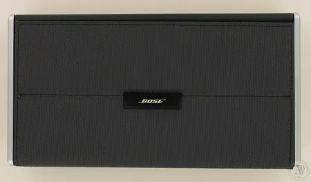 Bose SoundLink II Bluetooth-kaiutin, ohjekirja ja virtajohdot. Takuu ei enää voimassa.