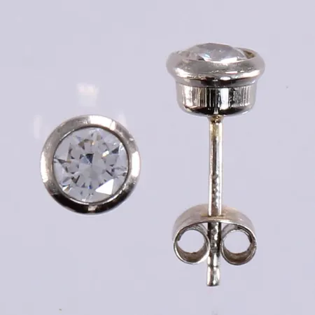 Kivikorvakorut, Ø 5,8mm, 585br valkokultaa, paino 1,1g