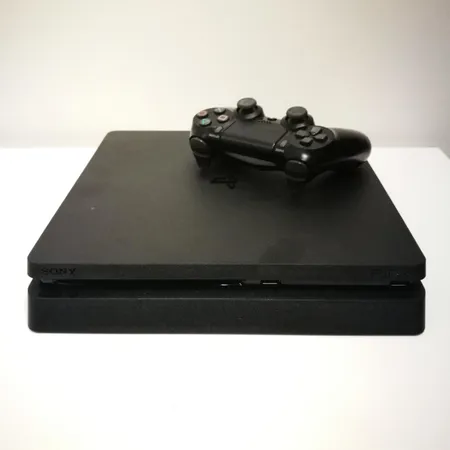 Pelikonsoli, Play Station 4 Slim 500gb, virtajohto ja yksi ohjain, ostokuitti 25.11.2017 Lähetetään postipakettina.
