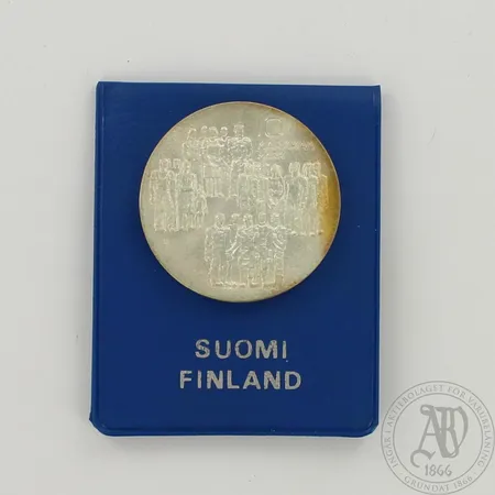 Juhlaraha, Itsenäinen Suomi 60 vuotta, nimellisarvo 10 mk, 1917-1977, 500, paino 21,5g 
