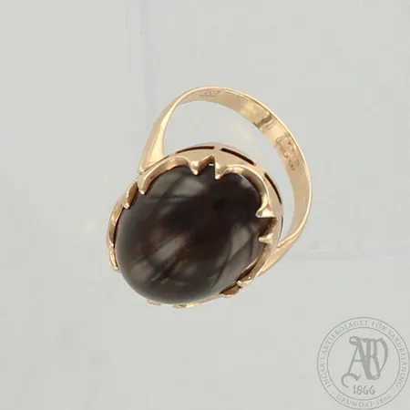 Kivisormus, koko 18¼, 583br, paino 6,7g 