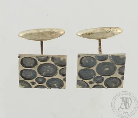 Kalvosinnapit, mitat 18x18mm, 830, paino 9,8g 