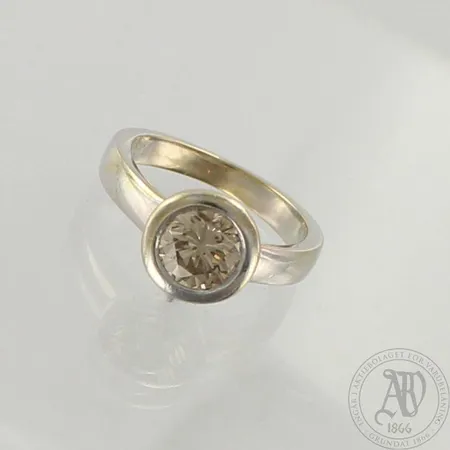 Timanttisormus 1xn.1.50ct, Timantissa erittäin pieni lohkeama, koko 16¾, 750 valkokulta, paino 6,7g