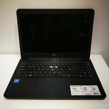 Kannettava tietokone, Asus Vivobook R417NA-GA006T, 14" HD LED -näyttö, 32 Gt eMMC -tallennustila, ostokuitti 9.2.2018, laturi Lähetetään postipakettina.