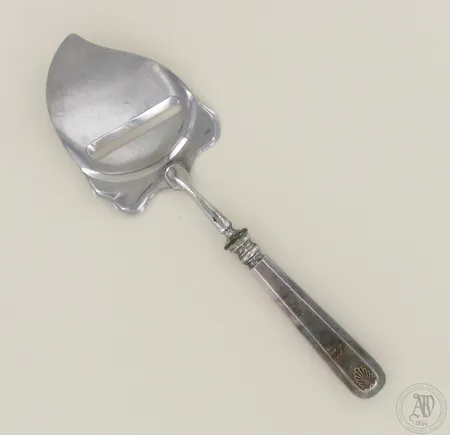 Juustohöylä, kaiverrettu, Musla, pituus 230mm, 813br, paino 101,2g