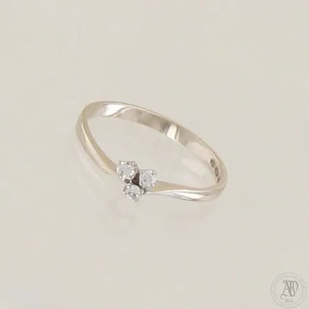 Timanttisormus 3xn.0.02ct, koko 17, 750 valkokulta, paino 1,6g