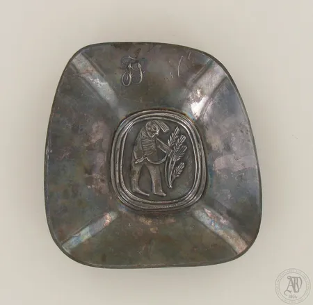 Tuhkakuppi, kaiverrettu, Ø 126mm, 813, paino 98,7g