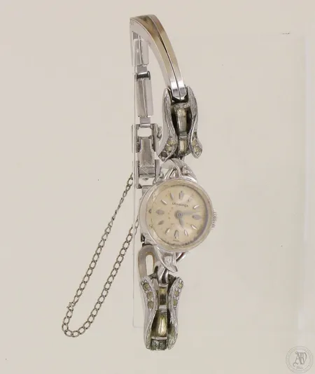 Kultarannekello Longines timanteilla 2xn.0.01ct, taulun Ø 15mm, kivirannekkeen pituus 145mm, sarjanumero 11363260, cal 320, 17 jewels, käytön jälkiä, takakannen sarjanumero 677139618, 585br valkokulta, ranneke kullattu, paino 17,2g