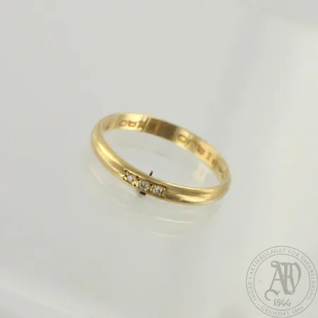 Timanttisormus 3xn.0.005ct, kaiverrettu, koko 16¼, 585, paino 1,4g 